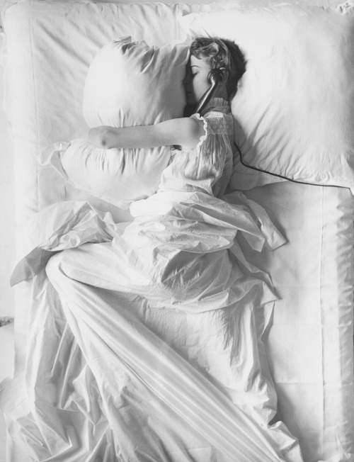 wehadfacesthen: Girl in bed on telephone, a 1949 photo of Jean Patchett by Irving Penn