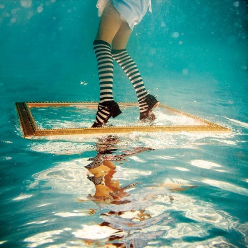 showslow:Alice in Waterland by Elena Kalis