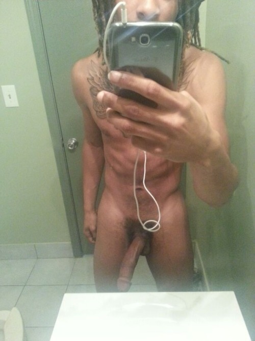 Porn Pics gaymanselfies:  Naked Male Selfies: http://gaymanselfies.tumblr.com/