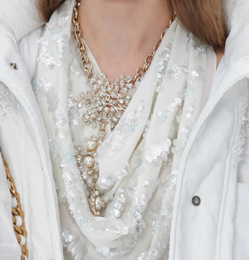 glowdetails:details @ chanel fall 19