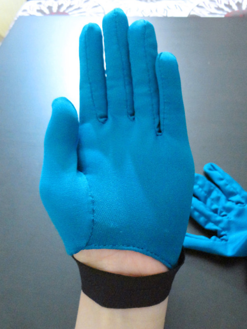 Gloves for Silica (OS ver.). The dark teal fabric is some sort of performance knit, with self-lining