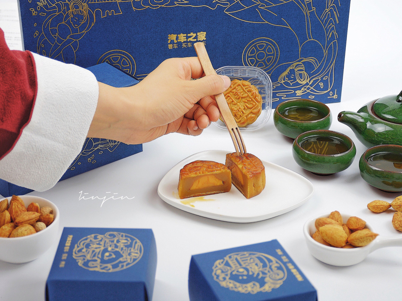 Fête Chinoise-Weekly Edit-The Fashion of Mooncakes