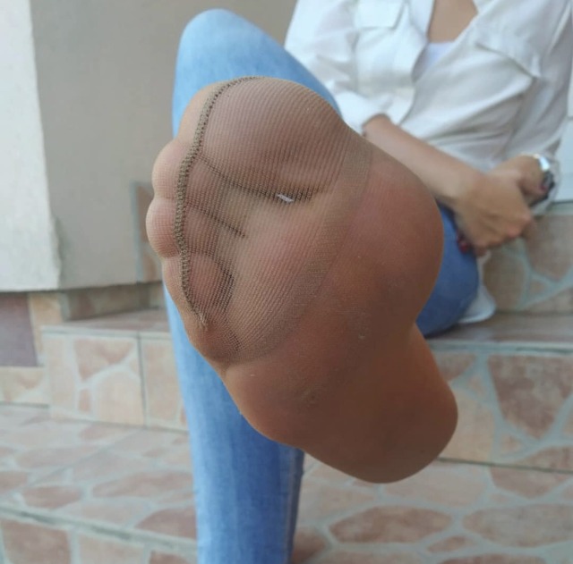 feet44love:betweenhertoes23:My girl Theresa