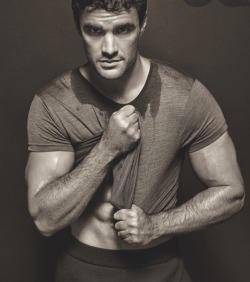 malecelebritys:  Thom Evans