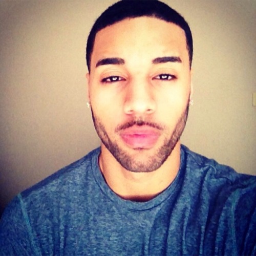 ilovephysiques:  savvyifyanasty:  youtastemyaura:  REGULAR VS SWAGGED UP  > gorgeous!   Where r his nudes 