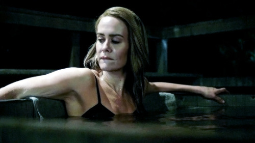 americanhorrorstory-coven: sarapaulson: not to be gay but uhm holy shit sarah as shelby miller was a