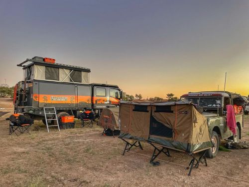 Another beautiful morning sunrise,this was our camp for another night out the desert. #simpsondesert