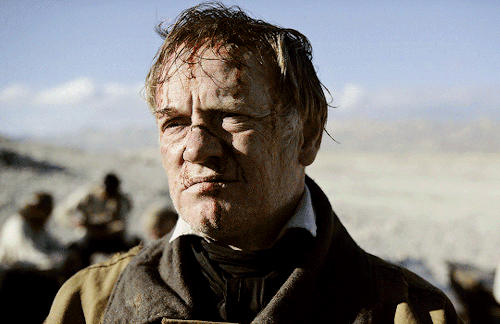 luojins:-there’ll be no melodramas here. just live men, or dead men.jared harris as francis crozier 