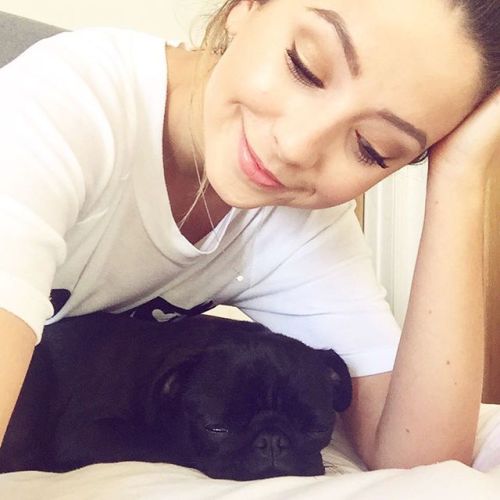 zoellahq:  zozeebo: Since its #NationalDogDay I thought it only right to post a picture of my little