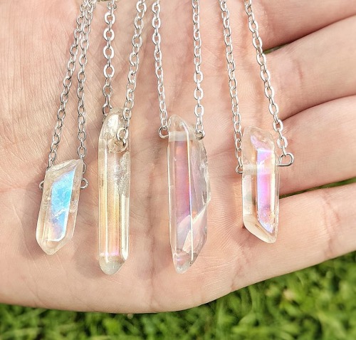 Angel Aura & Aqua Aura Quartz Necklaces ✨($19.99 via Etsy…$15.55 shipped in the US via Venmo )et