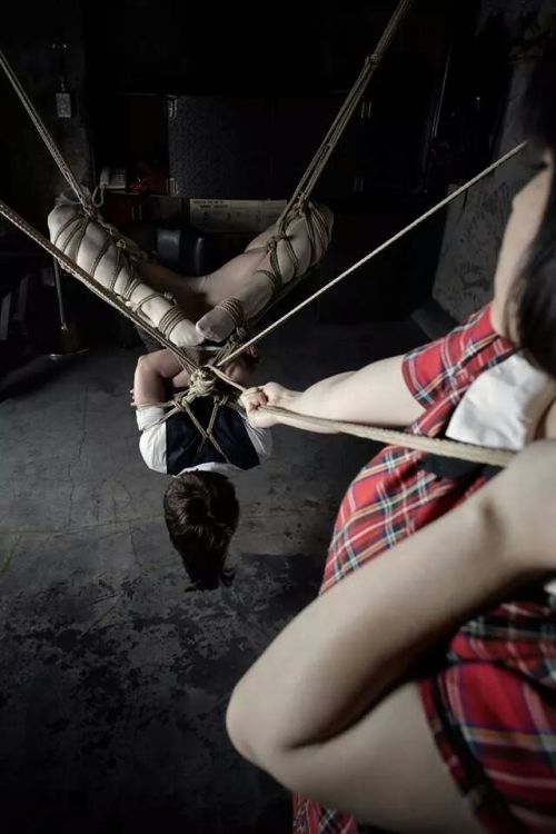 gorgone-kinbaku:  A day in Tokyo… Ropes & pictures: Evilthell Models: Gorgone and Midori