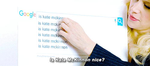 katemkinnons:Kate McKinnon & Vanessa Bayer Answer The Web’s Most Asked Questions