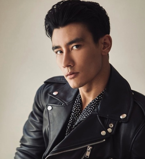 for-leather-or-worse:Alex Landi (source)