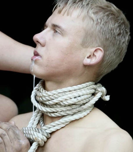hardonformanstink:  daddydawgs:  an obedient pussy is well rewarded by his alpha daddy. lucky bitch  Taking punishment well deserves a reward