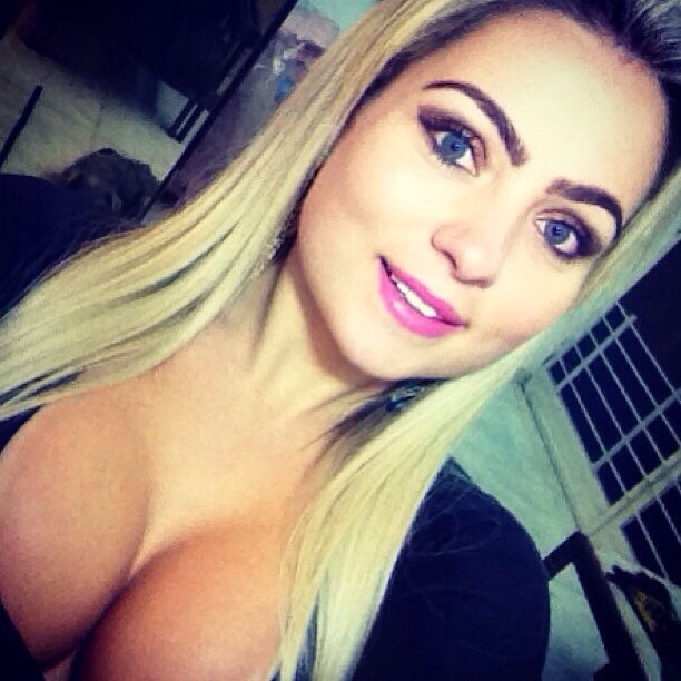 keithbaruch:  Delicious Brazilian woman is Aline Zamel. Waaaaao!!! So cute and this
