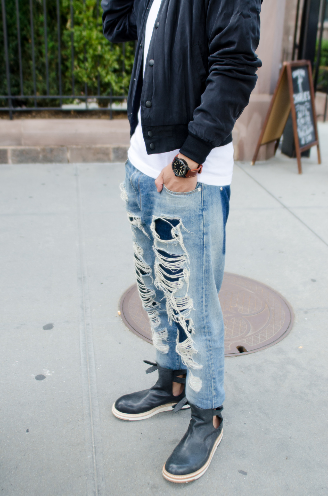 Shredded Jeans on the Streets of NYC
Streetstyle at Mercedes-Benz Fashion Week
Photo by Lordale Benosa