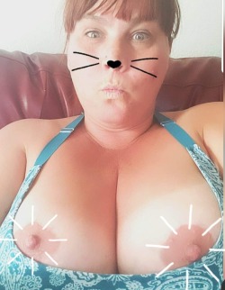 bellabear1488:Let those big titties hang out for y'all today 😍😍😍 