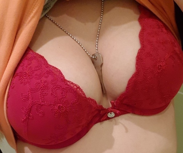 cuckolddevtion1:The magic key between big mommy tits in a beautiful red bra cups