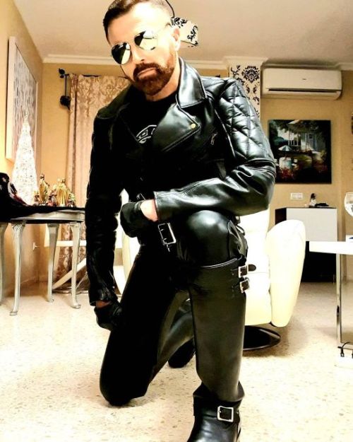 leatherlawman: Booted up and knows where he wants to be