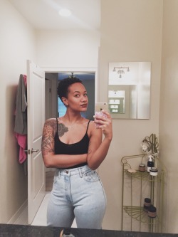 Alexandraelle:  Alexandraelle:mom Jeans. Hips On Hips.  #Blackout #Blackgirlmagic