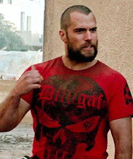 henrycavilledits:Sand Castle | Henry Cavill Red Shirt Appreciation Post
