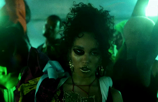 orotundmutt:  FKA twigs – home with you