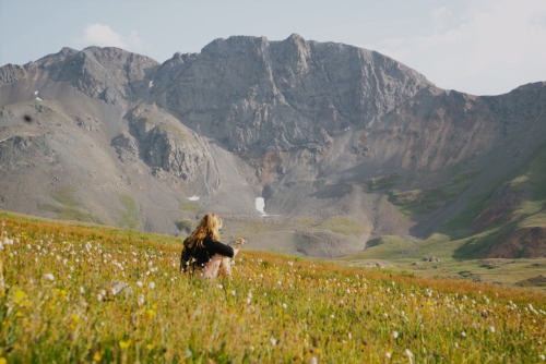 thesevibesseemfine: I’ve been feeling off lately, so my friend took me to play in a field of w