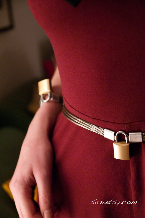 alice-is-wet:  lilacqueenworld:  heygingergirl:  fka-amaster:  sirn-bondage:  Pet wearing the G1 waist belt and cuffs. These are available through my shop. sirn.etsy.com  This is awesome…  Nice…  Oooooh auch schön :0)  <333