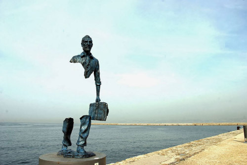 iraffiruse:  Awesome creative statues