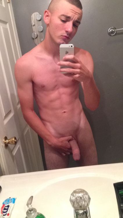 straightdudesbaited:  straighthungmen: straightguyrequests:  Rod, 20 If you have any questions regarding private (paid) requests, feel free to email me : straightdudesexposed@gmail.com because I do not check tumblr messages/inbox thanks xx  I miss him.