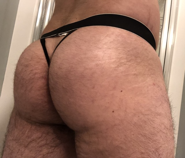 mikeonicc:Another butt pic because y’all just let my face pics flop like that