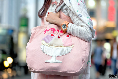 Yori from Spank! on the street in Harajuku wearing a pink top and skirt from The Virgin Mary (Tokyo 