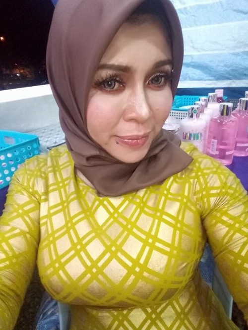 peminatmakcikmilf: zebracollarsexy: Berumur bukan sebarang berumur . Ini berumur great A punya bonto