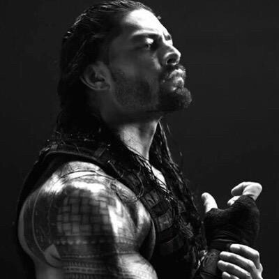 geeky-tomboychick:  The way Roman sneakily changed this Twitter pic to this…. 