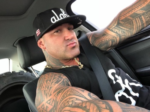straightbait17: Eddie from Hawaii HMU for more;)