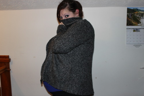winkingdaisys:  29 weeks 3 days (in these pics)