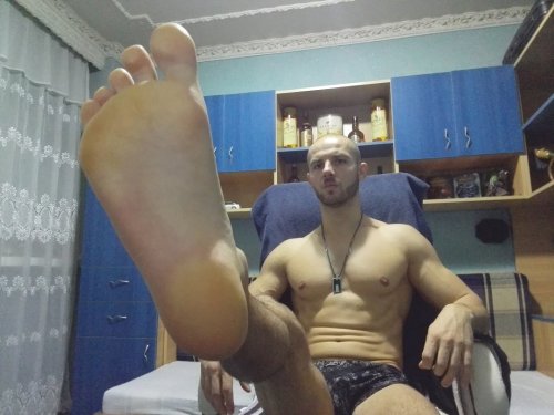 lickyafeet:  listocalixto100:  Octavius   Geile Drecksau mit geilen Maulen! 