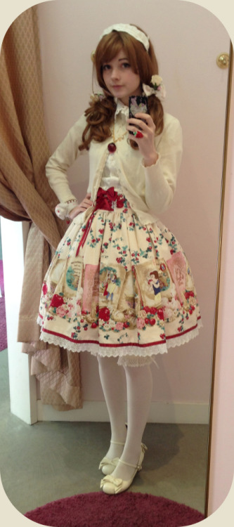 lavenderlilly:  My favorite outfits of the year (selfie edition)!  Not the ones with the most notes, just my personal favorites. 