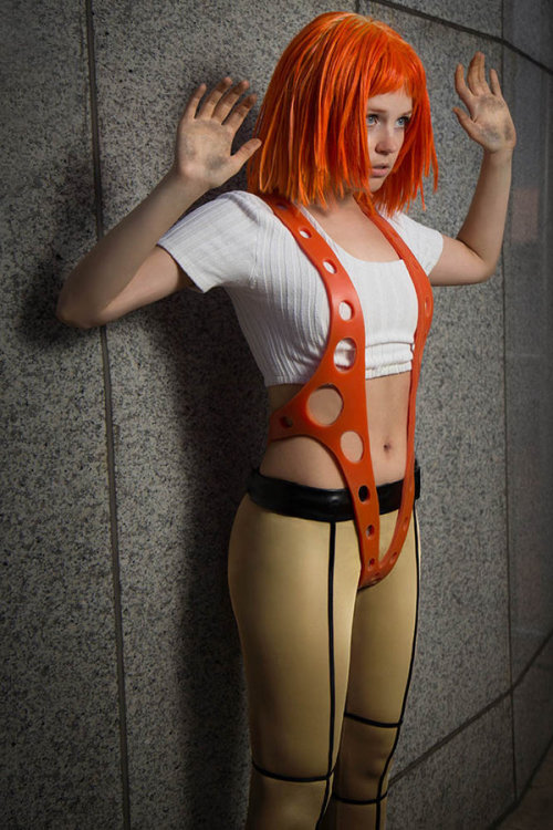 kamikame-cosplay:  Yes, this is Multipass; The fifth element by Tanuki-Tinka-Asai Photo by "JCJ" 