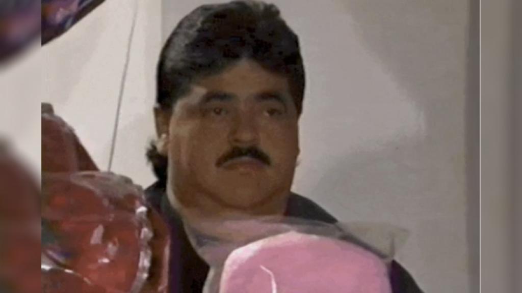 un-tumblero:  - ¿Que haces aquí?- Le diste reblog a uno de mis post.
