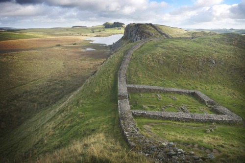 wishfulthinkment:Hadrian’s Wall, Britain.www.britainexpress.com/History/Hadrian’s