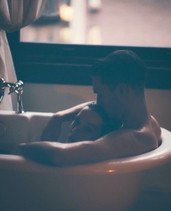 o-richard-nality:  The best way to end the day. As our bodies unwind from the day.. press against me, feel my naked wet skin as the steam rises from the tub.😍🔥♋