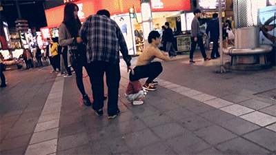 halfguardaroundtheworld:  joeperdepoepie:  “No gym? I’ll lift the world!”  This dude 