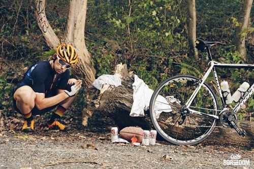 cycleboredom: Country flavored #hardstylewednesday still life with found objects. #dirtyasssusquehan