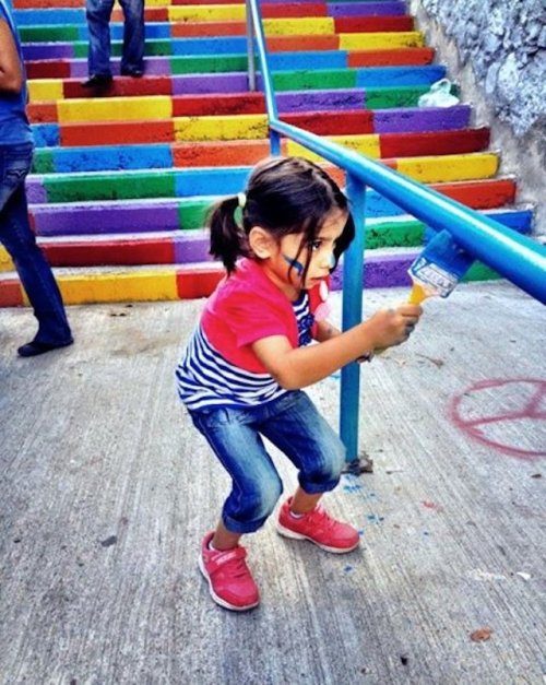 archiemcphee:  Something awesome recently happened in Istanbul, Turkey. As a city with many hills, Istanbul is home to lots of long staircases that intersect its centuries-old neighbourhoods, enabling pedestrians to avoid streets filled with heavy car