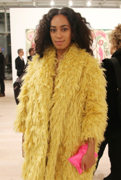 soley-solange:  4/24/15-Solange Knowles attends