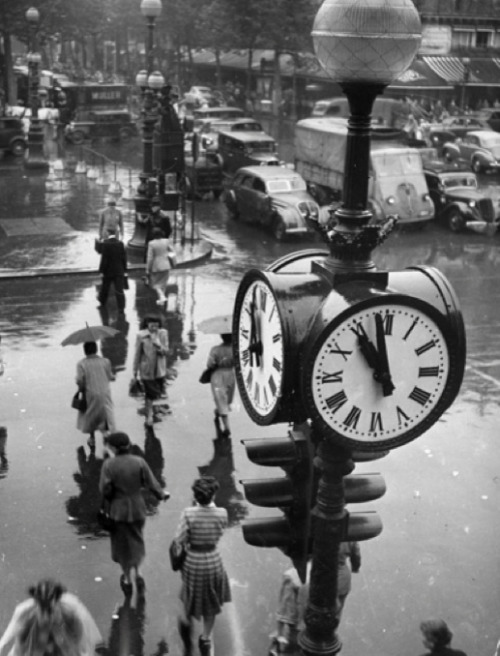 greeneyes55:Place de l’Opera Paris 1951Photo: Anonymous 