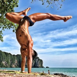 yogaexposure:Who loves the sun? • I miss Thailand already and can’t wait to go back next year ;) • • • • • #yoga #yogalove #yogalife #yogainspiration #yogaeverywhere #igyoga #instayoga #handstandpractice #iloveyoga #lululemonambassador #menatyoga