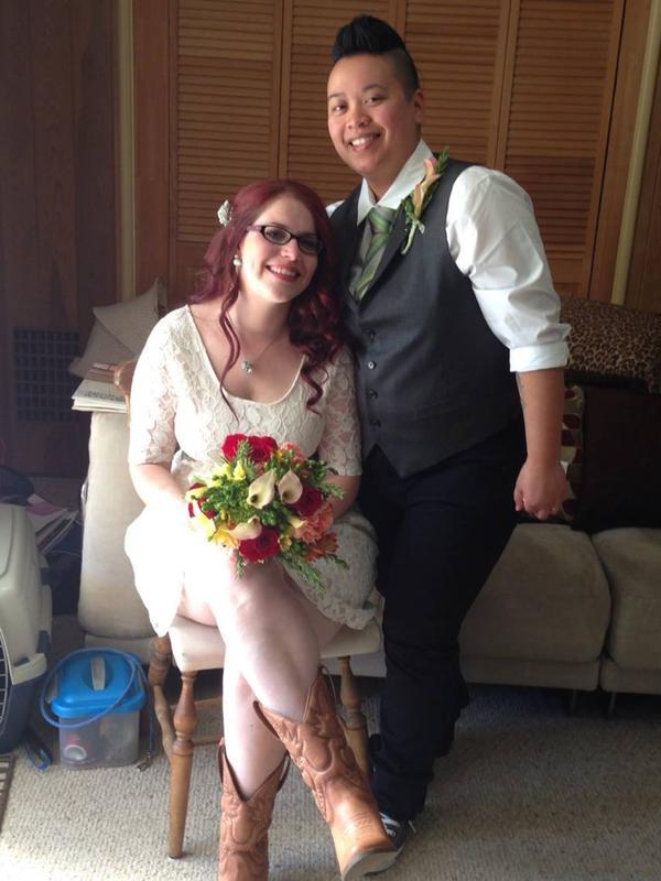 huffingtonpost:  #QueerLoveLooksLike: These Valentine’s Day Photos Have Us Falling