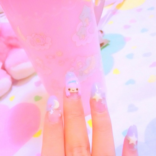 daisybrat: new nails to match my outfits ( ´ ▽ ` )ﾉ